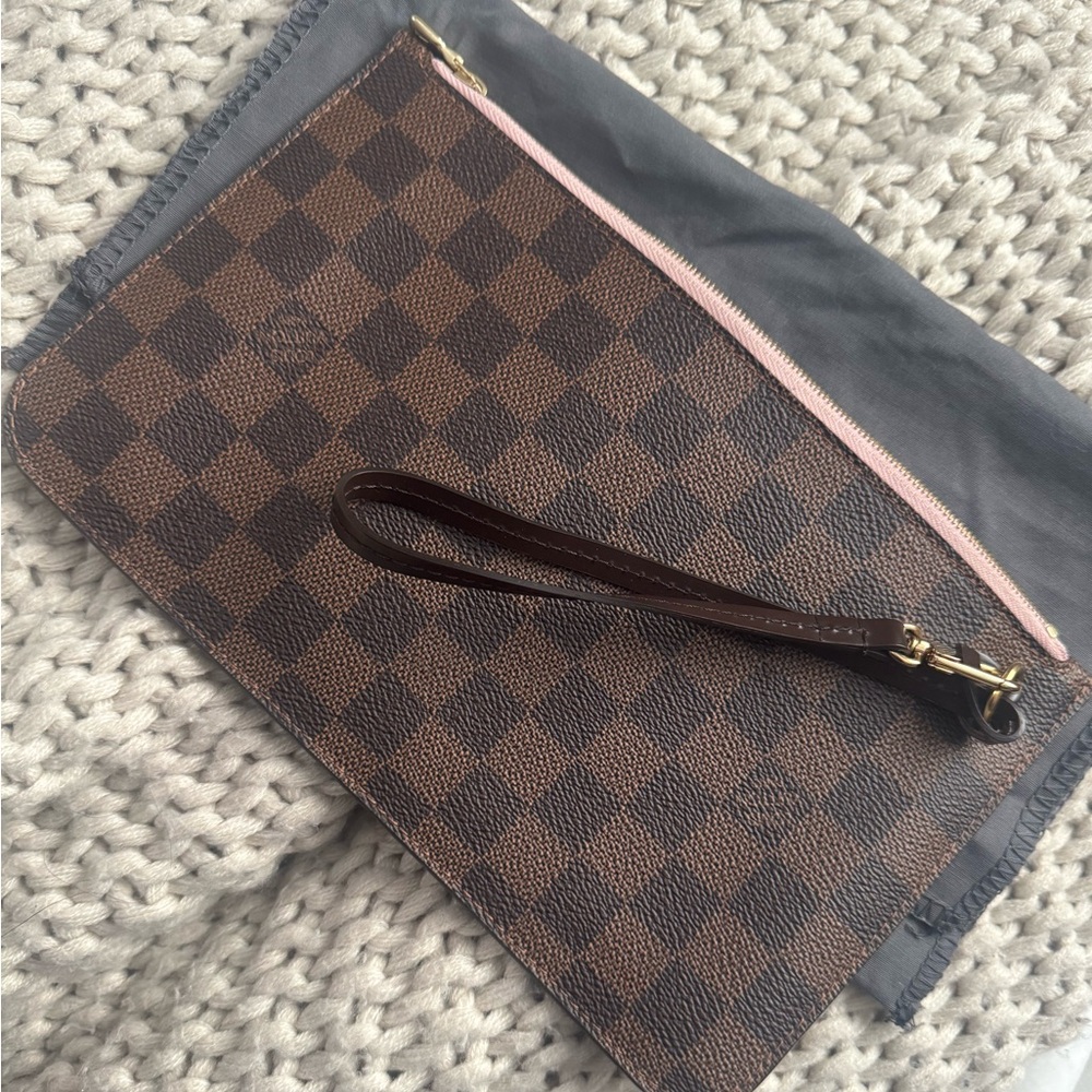LV Neverfull pouch